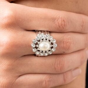 NEW Boutique White Pearl & Silver Diamond Rhinestone Stretch Band Ring Jewelry